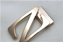 不銹鋼材質(zhì)上，耐磨指紋油可替代鍍鈦及噴防指紋漆